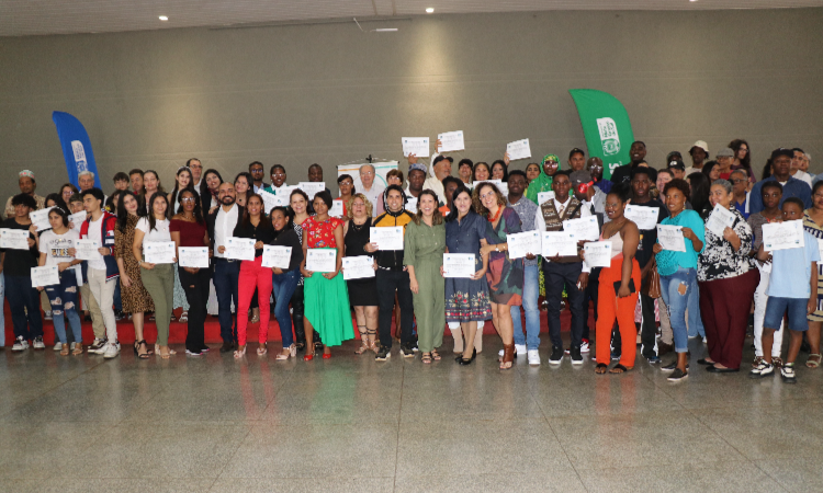 UEMS Acolhe certifica 74 alunos e alunas do curso de Português para Migrantes em Dourados