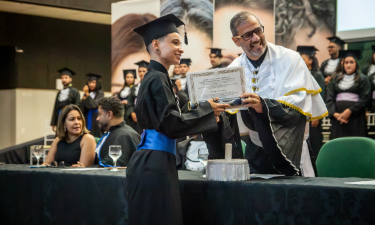 Colação de Grau das Turmas de Dança (Licenciatura); Geografia (Bacharelado); Geografia (Licenciatura); Pedagogia; Teatro (Licenciatura) e Turismo