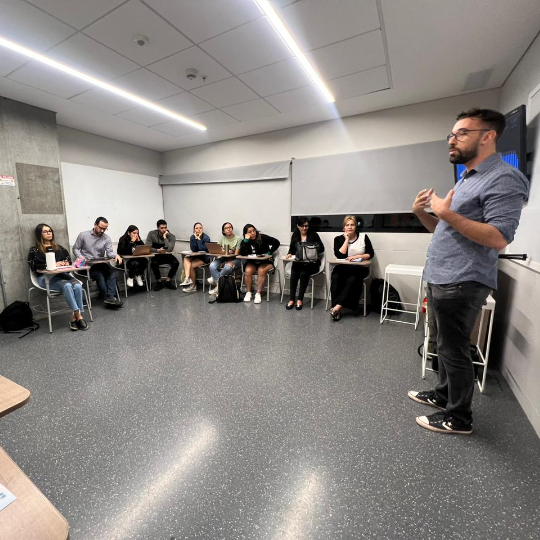 Assessor da UEMS ministra workshops em universidade da Colômbia