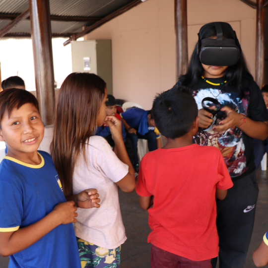 UEMS promove oficina com tecnologias multimídias para alunos de escola indígena