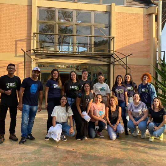 Acadêmicos de Engenharia de Alimentos visitam laboratórios do CERNA na UEMS/Dourados