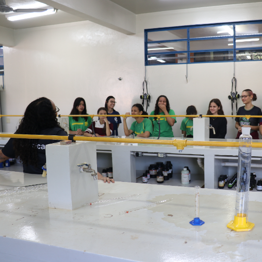 Projeto de extensão “Mais Ciência” recebe estudantes na UEMS/Dourados