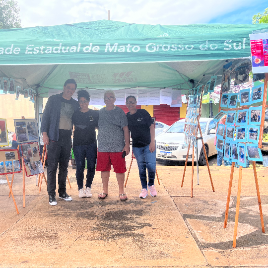 UEMS Paranaíba: Exposição fotográfica muda cotidiano de frequentadores da feira livre