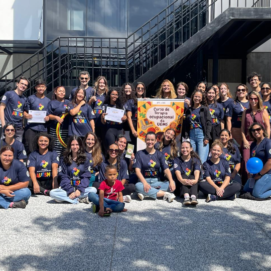 UEMS / CG: Acadêmicos de TO, Fono e Medicina participam de evento de conscientização sobre o Autismo