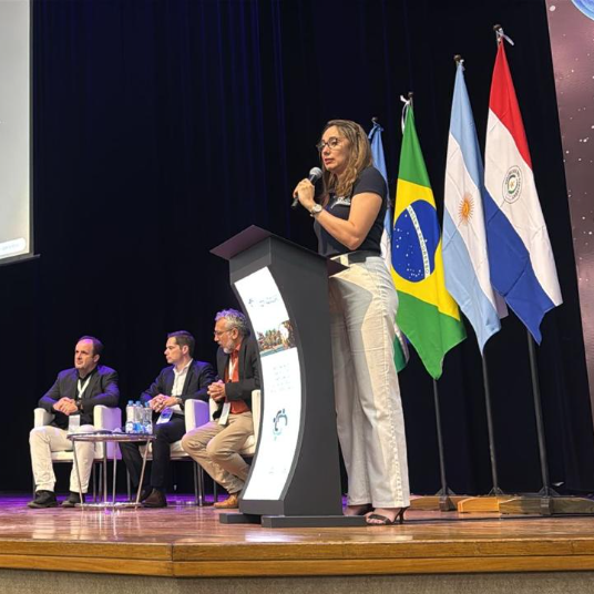 UEMS na Rota: Universidade fortalece cooperação em saúde durante congresso no Paraguai